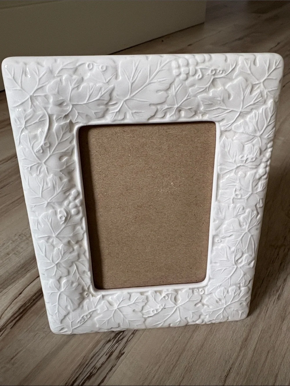 VTG Terragrafics White Ceramic Picture Frame Embossed Ivy Grapevine Velvet Back